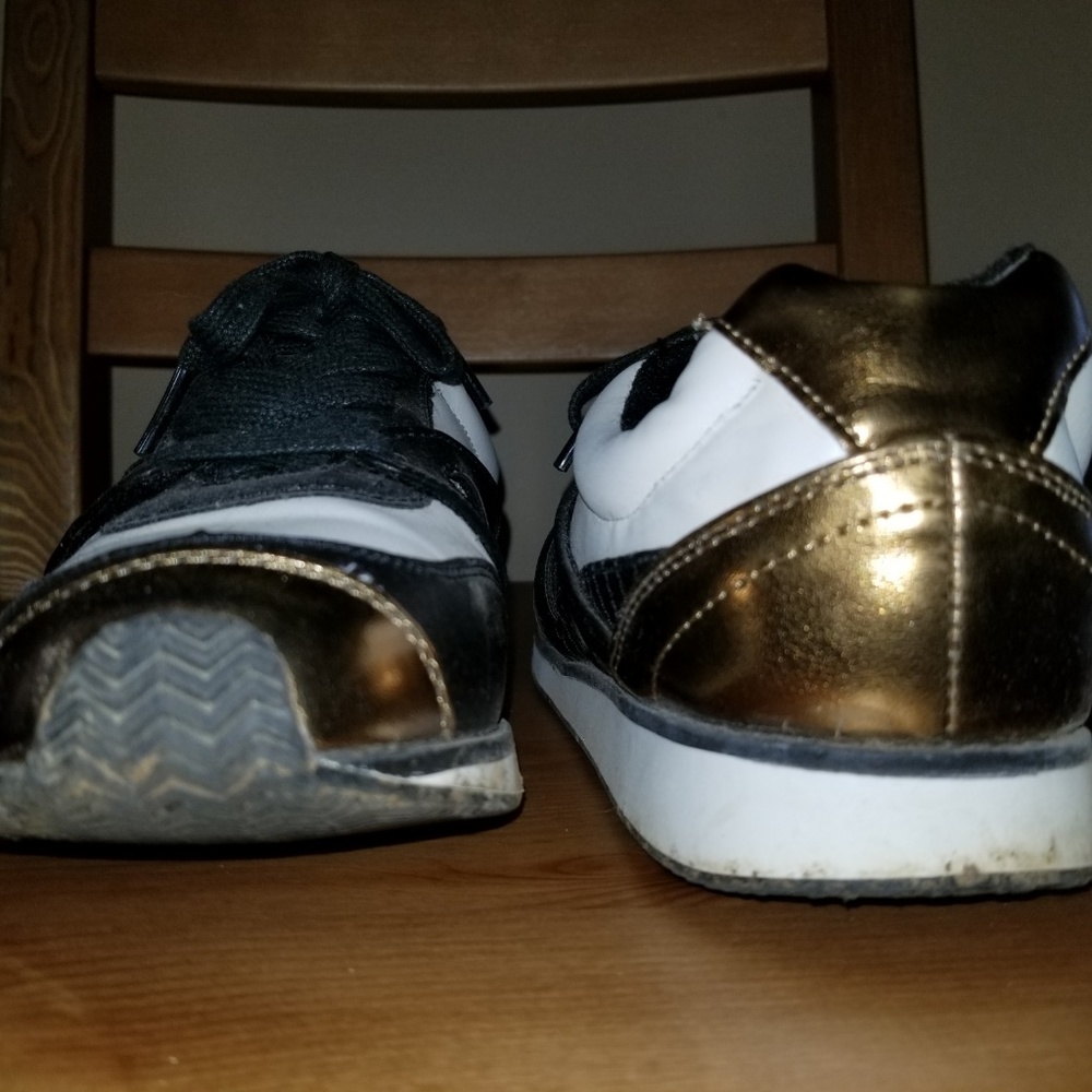Shoes - Picture 2 of 4
